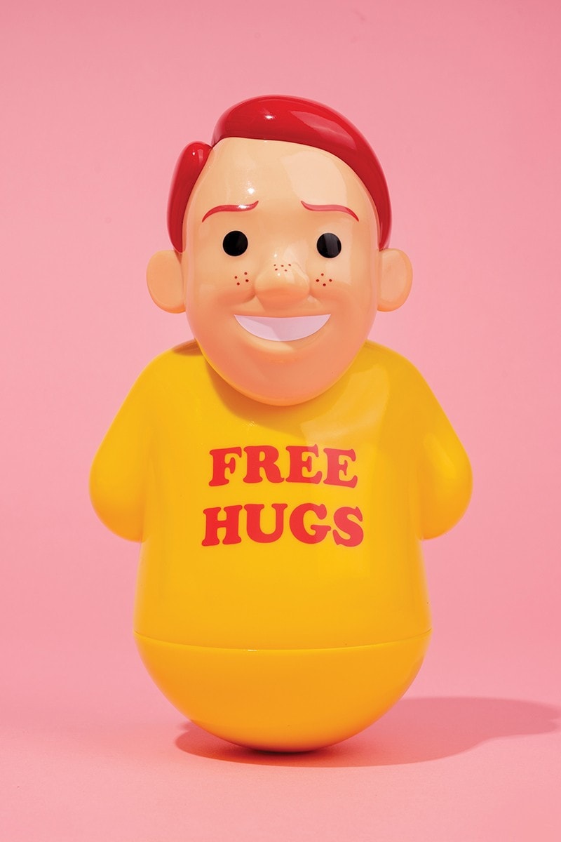Joan Cornellà dan AllRightsReserved Ngeluarin Mainan Roly-Poly Bernama “Free Hugs”