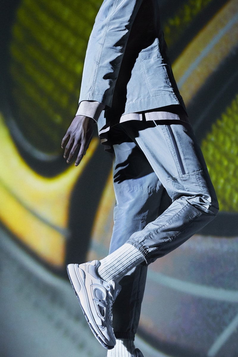Dior Rilis “Dad Shoes” Terbaru, B30
