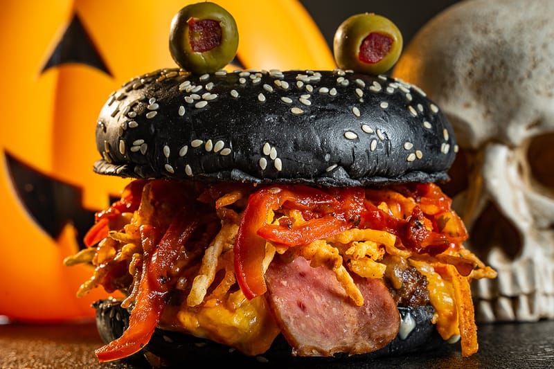 Lawless Burgerbar Sambut Halloween Tahun Ini dengan 'Black Bun Society'