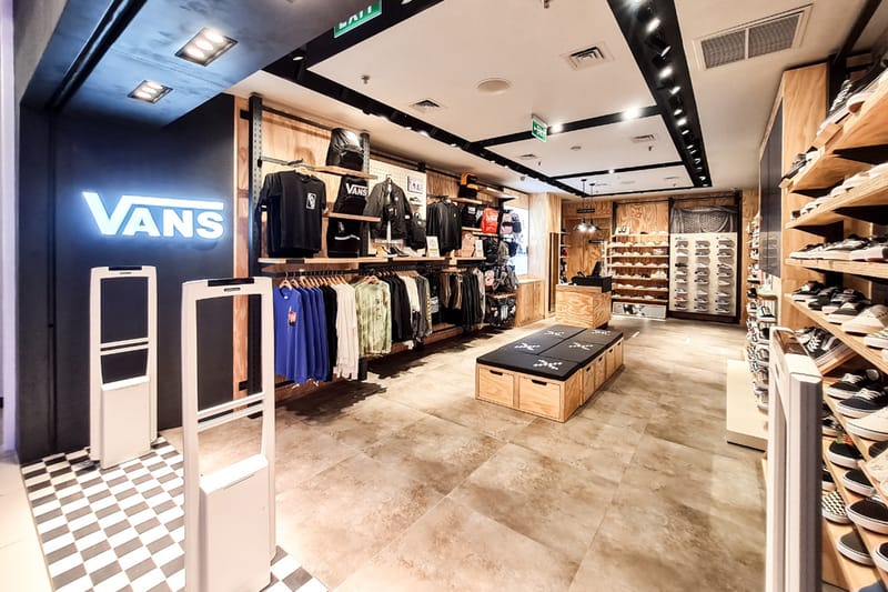 legends mall vans store