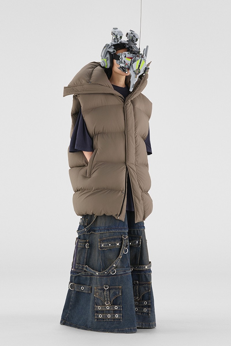 Balenciaga Gabungkan Fashion dan Robotika pada Campaign Spring 2022 Terbaru