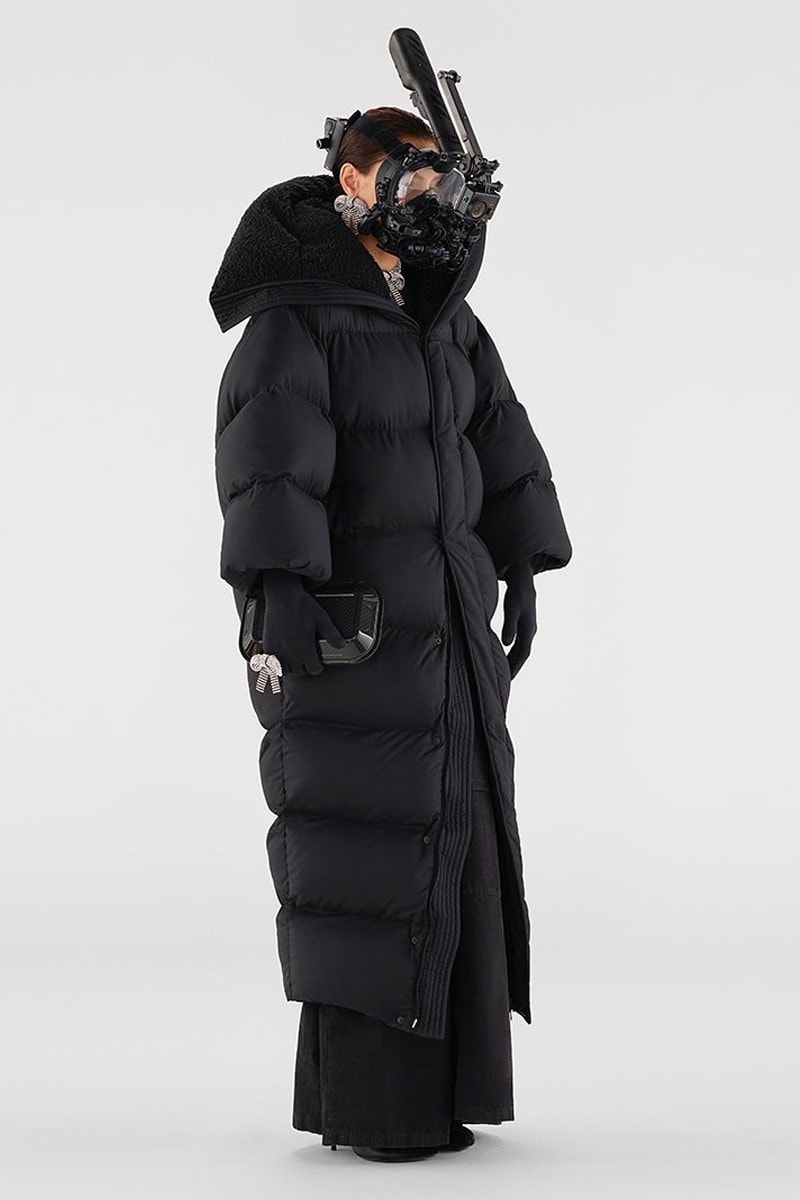 Balenciaga Gabungkan Fashion dan Robotika pada Campaign Spring 2022 Terbaru