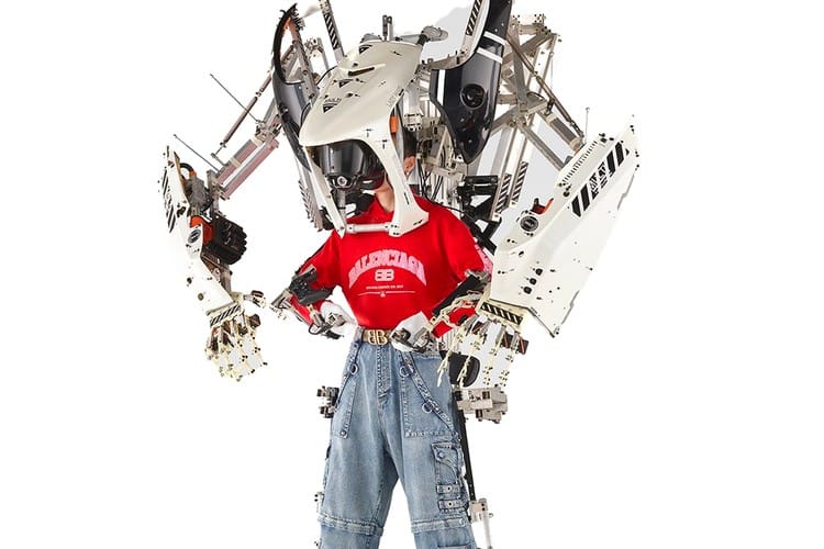 Balenciaga Gabungkan Fashion dan Robotika pada Campaign Spring 2022 Terbaru