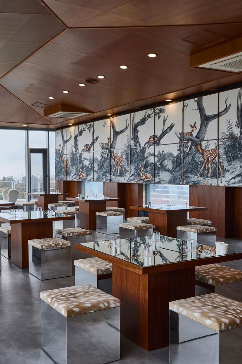 Burberry Bikin Reflective Pop-Up Store di Pulau Jeju