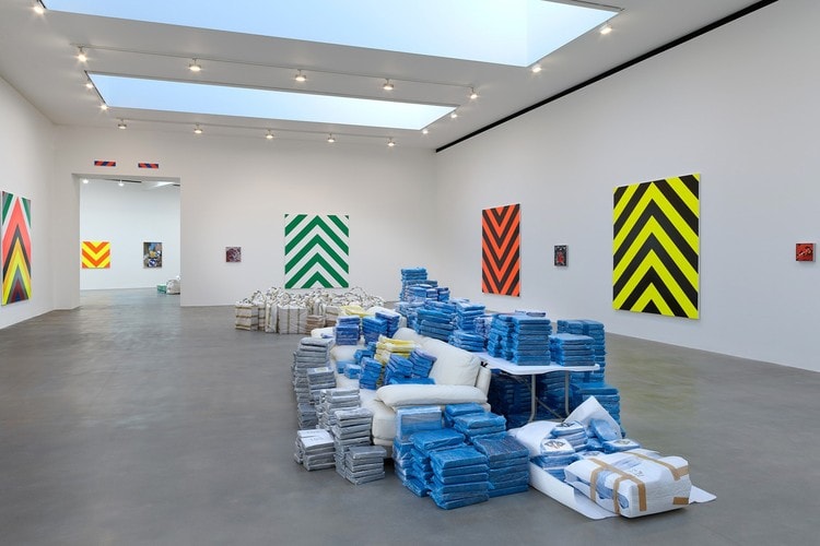 Damien Hirst Persembahkan Instalasi 'Emergency Paintings, Danger Paintings, Hazard Pictures, and Seizure'