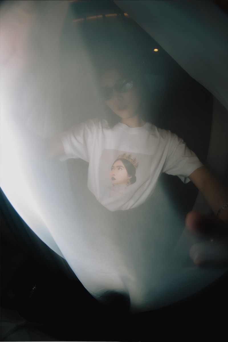 Isyana Sarasvati Rilis Koleksi Merchandise Perdana