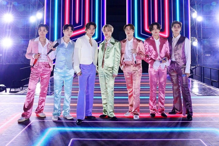 BTS Jadi Model Louis Vuitton 'Spring/Summer 2022 Collection' untuk Sampul Vogue dan GQ Korea