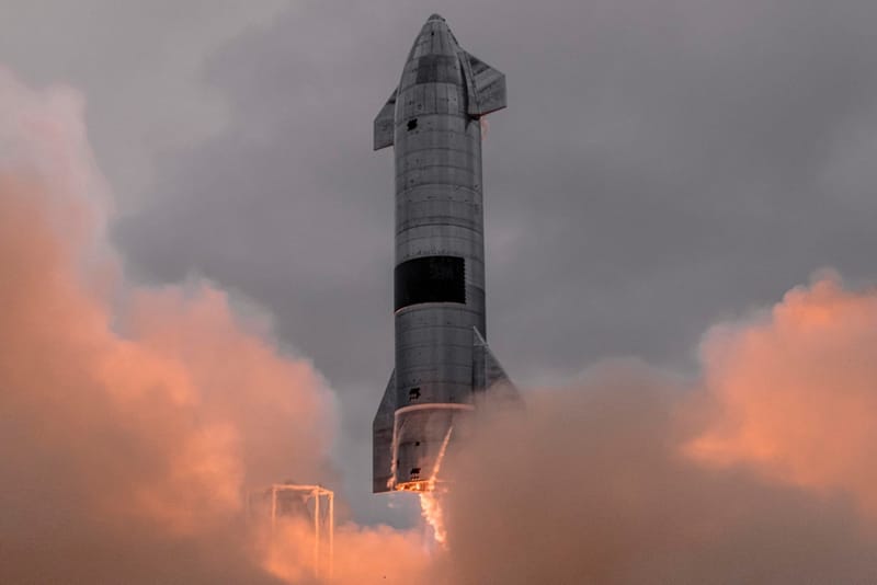 Elon Musk Menunjukkan Armada Terbaru SpaceX untuk Pergi ke Mars