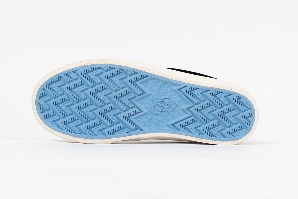 One Triple Nine Merilis Koleksi Slip-On Perdana, "3232"