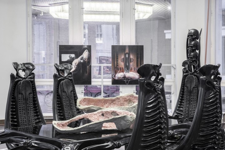 Schinkel Pavillon Berlin Gelar Pameran "H.R. Giger & Mire Lee"