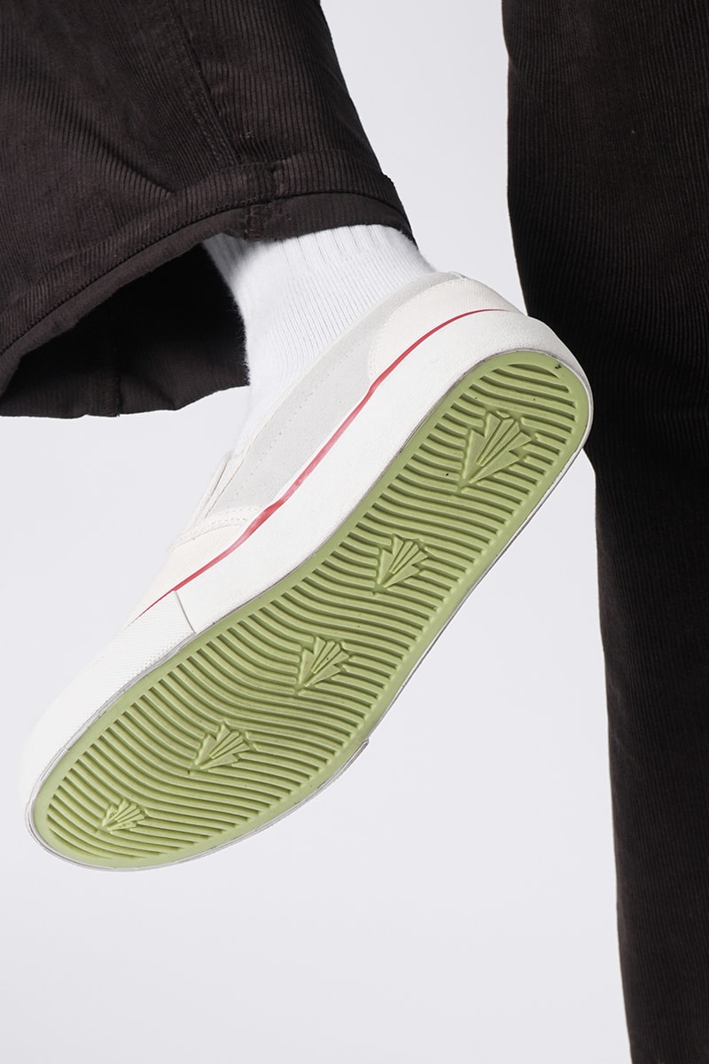 Starcross x Saint Barkley Rilis Sneakers Slip-On yang Bisa Dicustom Sendiri