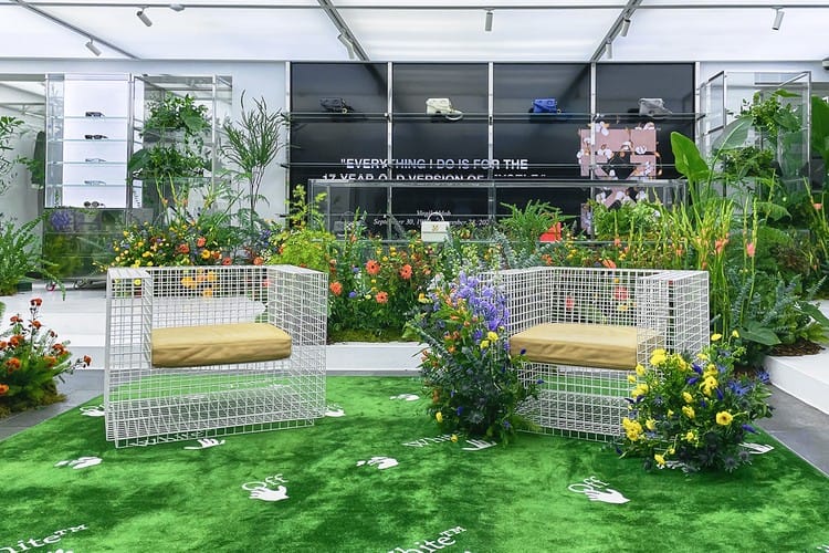 Store Off-White di Seoul Bertabur Bunga untuk Virgil Abloh