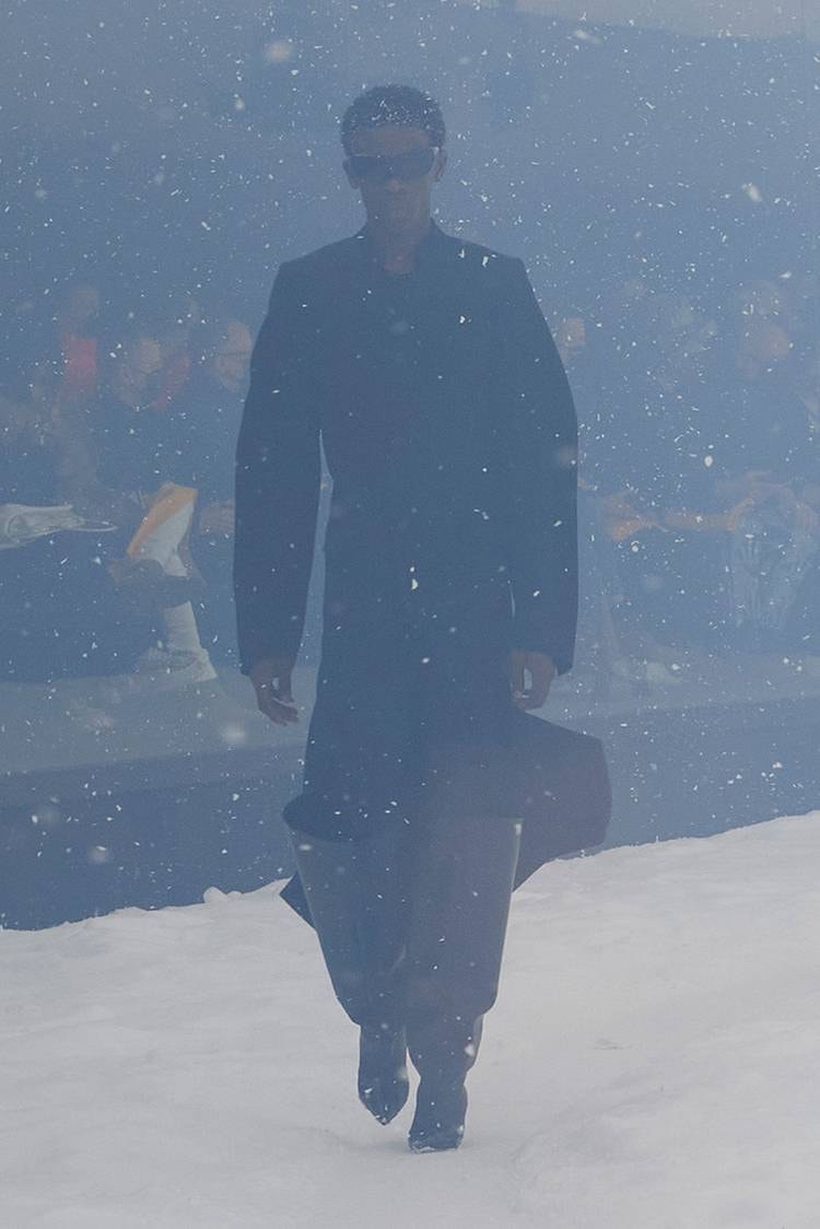 BALENCIAGA Menggelar Runway Fall/Winter 2022 di Ruangan 360°