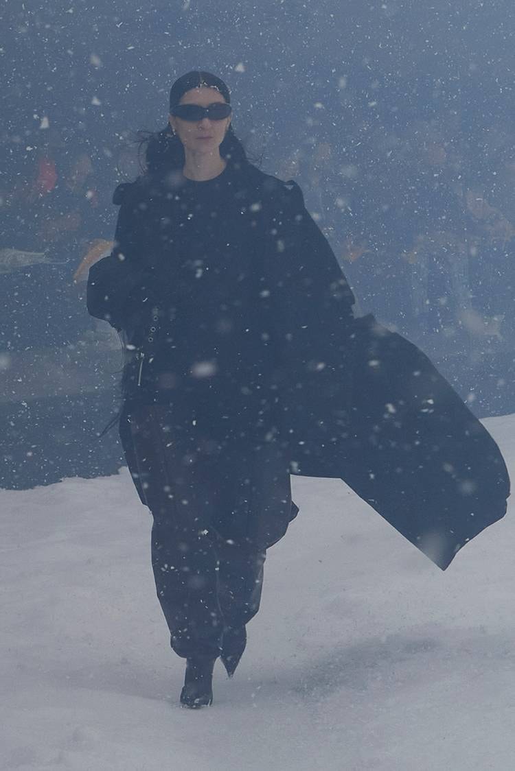 BALENCIAGA Menggelar Runway Fall/Winter 2022 di Ruangan 360°