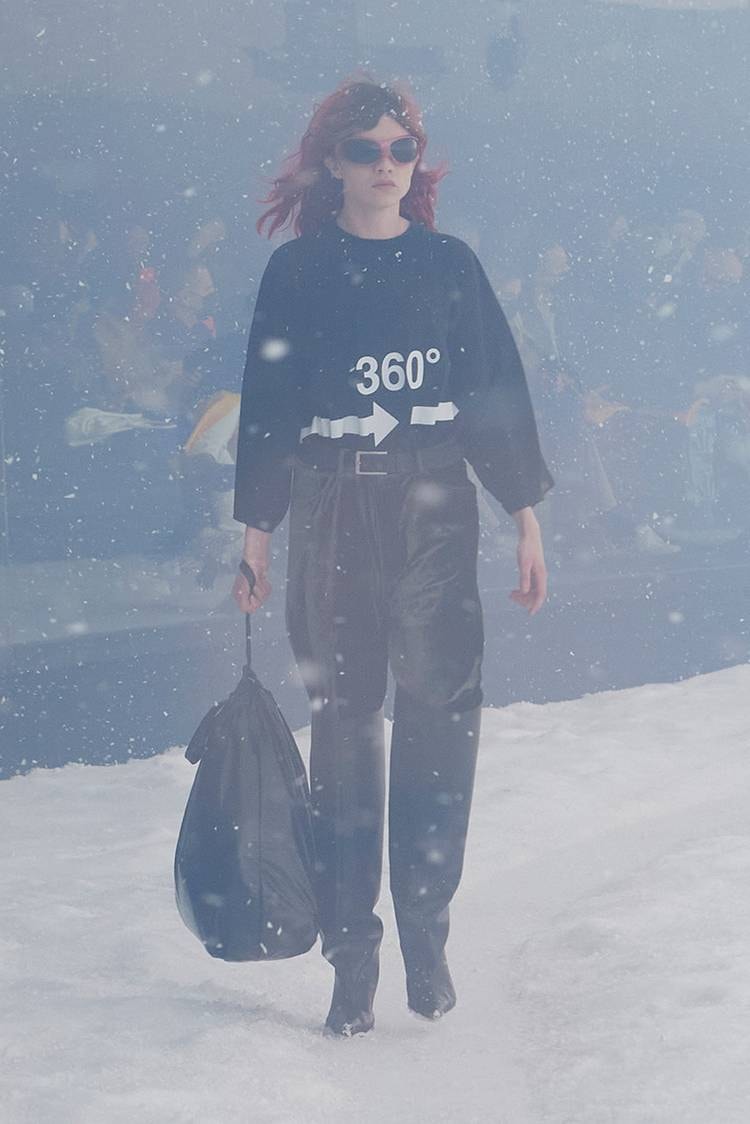 BALENCIAGA Menggelar Runway Fall/Winter 2022 di Ruangan 360°