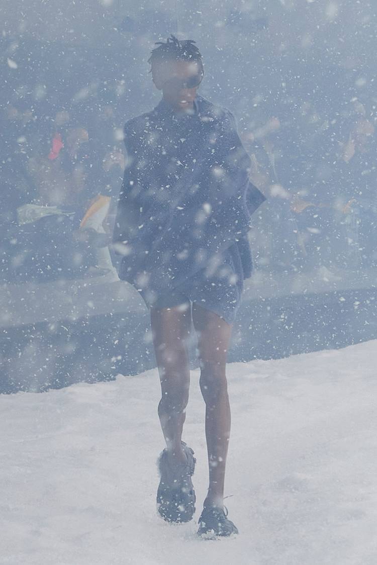 BALENCIAGA Menggelar Runway Fall/Winter 2022 di Ruangan 360°