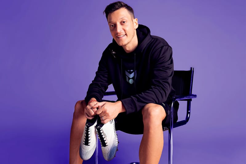 Concave Indonesia Berkolaborasi dengan Mesut Özil Merilis Koleksi "Concave M10 Gradient"