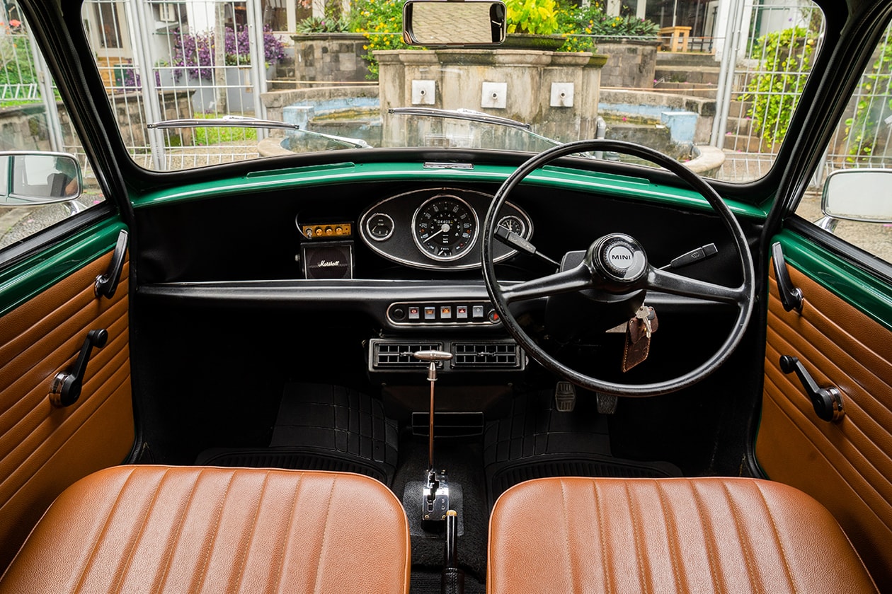 DRIVERS: Jujuk Margono dan Morris MINI MK3 Tahun 1976
