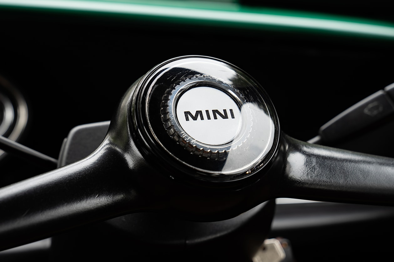 DRIVERS: Jujuk Margono dan Morris MINI MK3 Tahun 1976