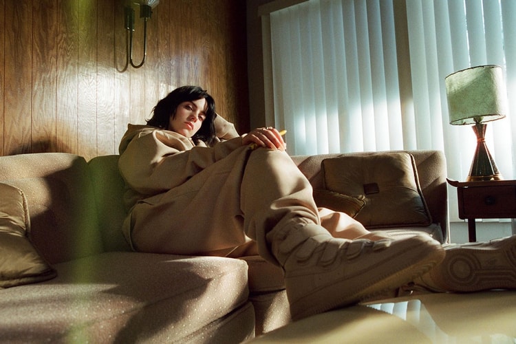 Cek Koleksi Eksklusif Billie Eilish x Nike Air Force 1 High "Mushroom" Berikut