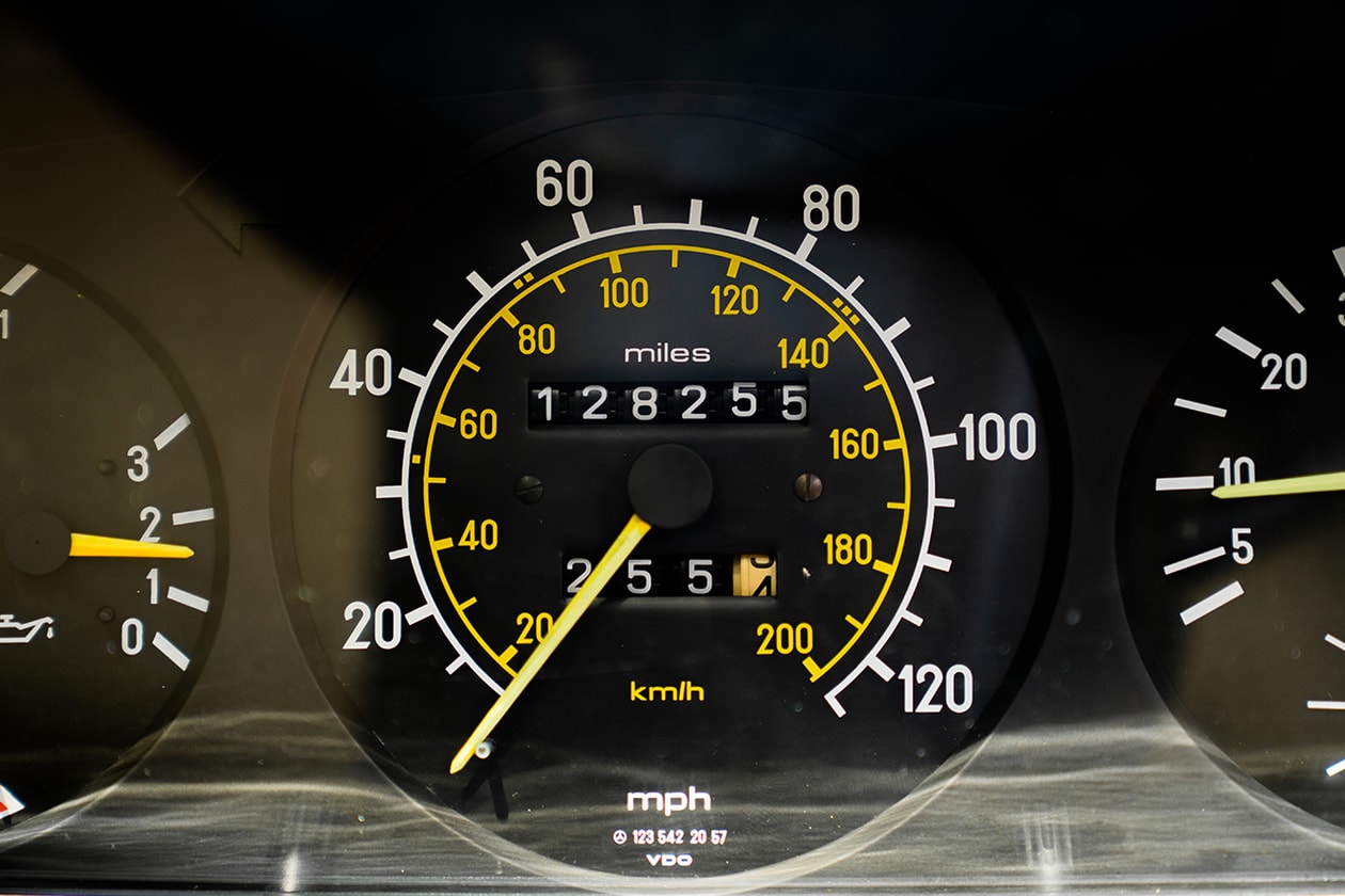 DRIVERS: Ditho Sitompoel dan Mercedes-Benz W123 230TE Tahun 1985