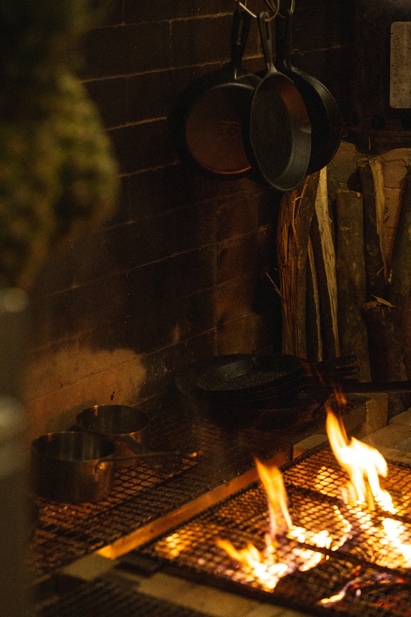 "SKOOL" Project Kolaborasi Tai Buddha & Adam McAsey yang Nawarin 'Primitive Cooking’ dan ‘Modern Dining'