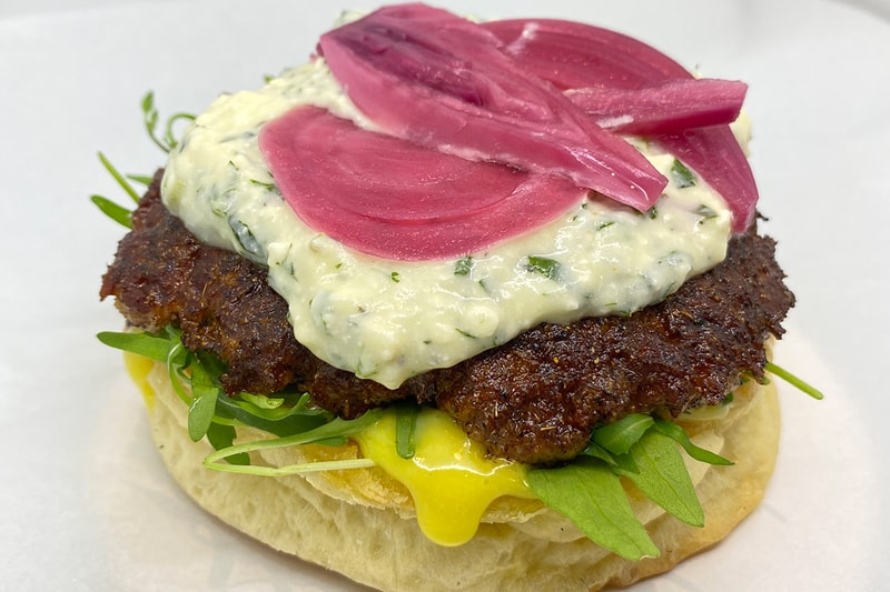 Supper Sajikan Menu Burger Daging Kambing, "G.O.A.T."