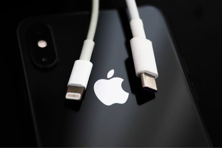 Apple Dikabarkan Bakal Ganti Lightning Port iPhone Pake USB-C Mulai 2023