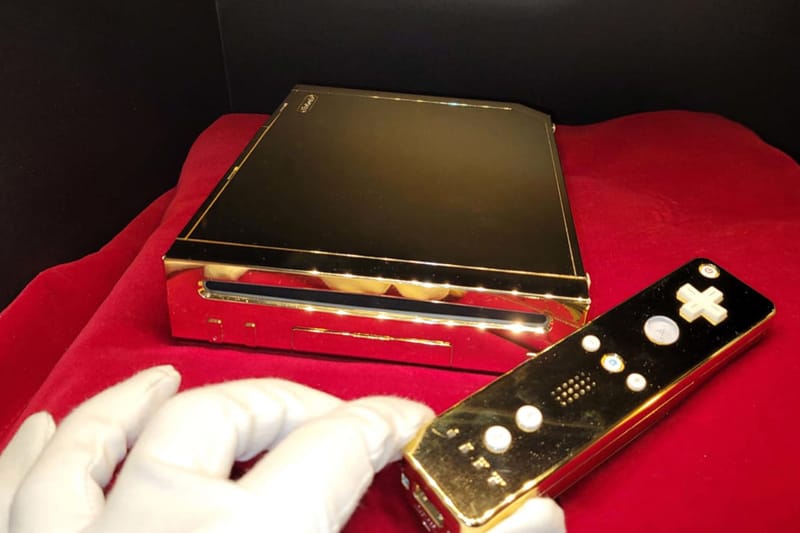 Nintendo Wii Berlapis Emas 24 Karat untuk Queen Elizabeth II sedang Dilelang