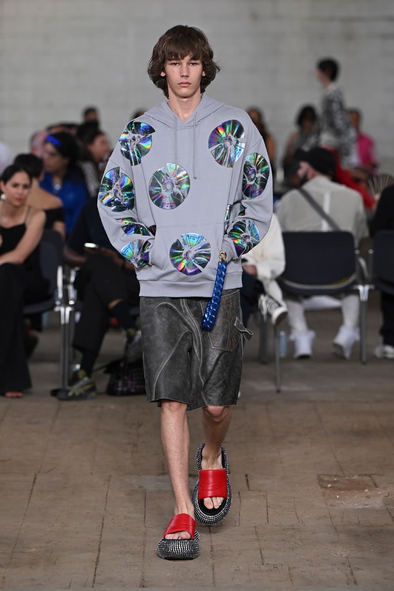 JW Anderson Bikin Bold Statement soal Fashion lewat Koleksi SS23