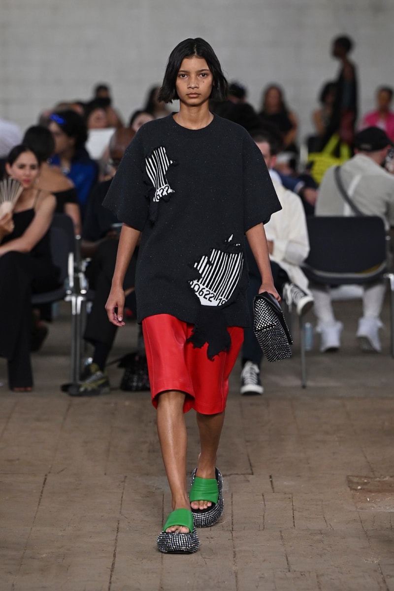 JW Anderson Bikin Bold Statement soal Fashion lewat Koleksi SS23