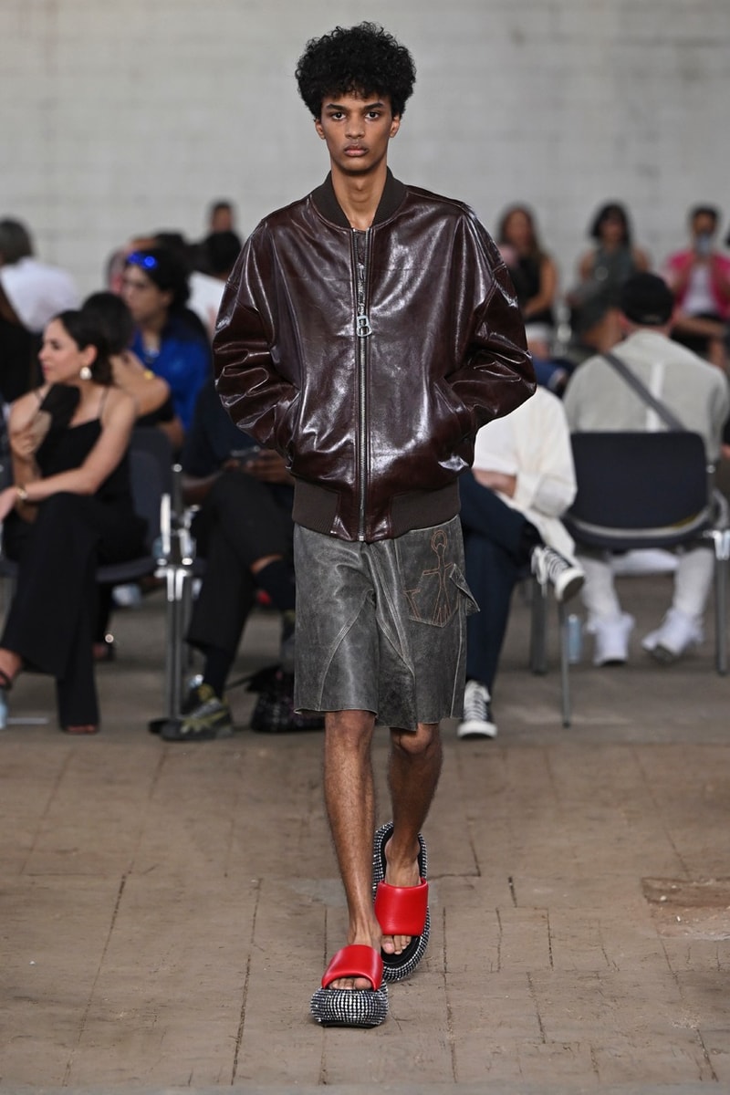 JW Anderson Bikin Bold Statement soal Fashion lewat Koleksi SS23
