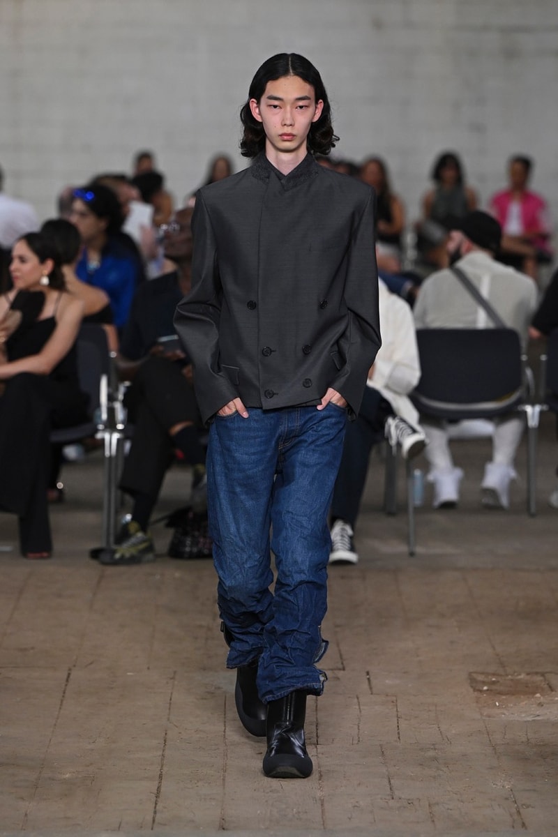 JW Anderson Bikin Bold Statement soal Fashion lewat Koleksi SS23