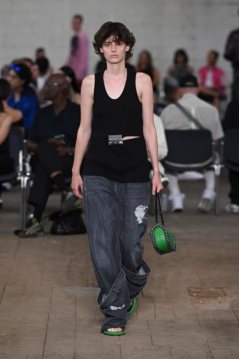 JW Anderson Bikin Bold Statement soal Fashion lewat Koleksi SS23