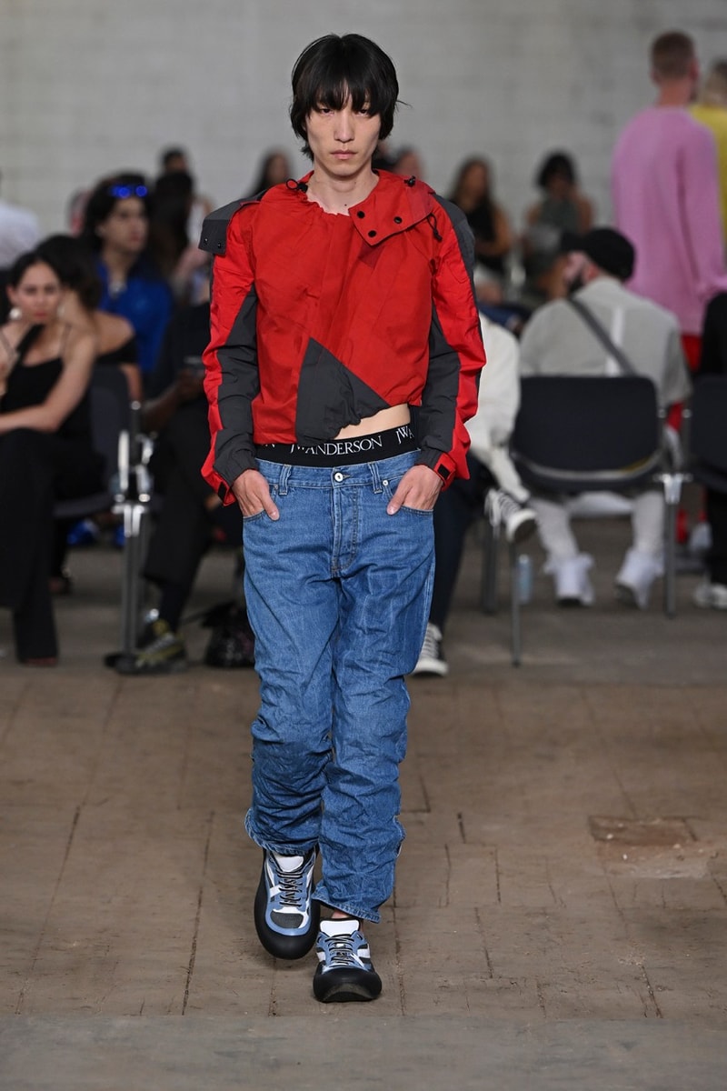 JW Anderson Bikin Bold Statement soal Fashion lewat Koleksi SS23