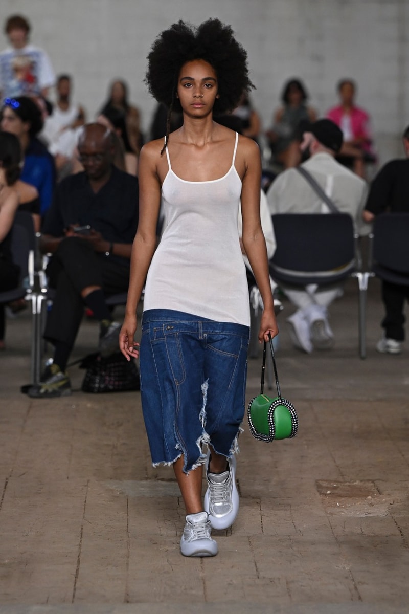 JW Anderson Bikin Bold Statement soal Fashion lewat Koleksi SS23