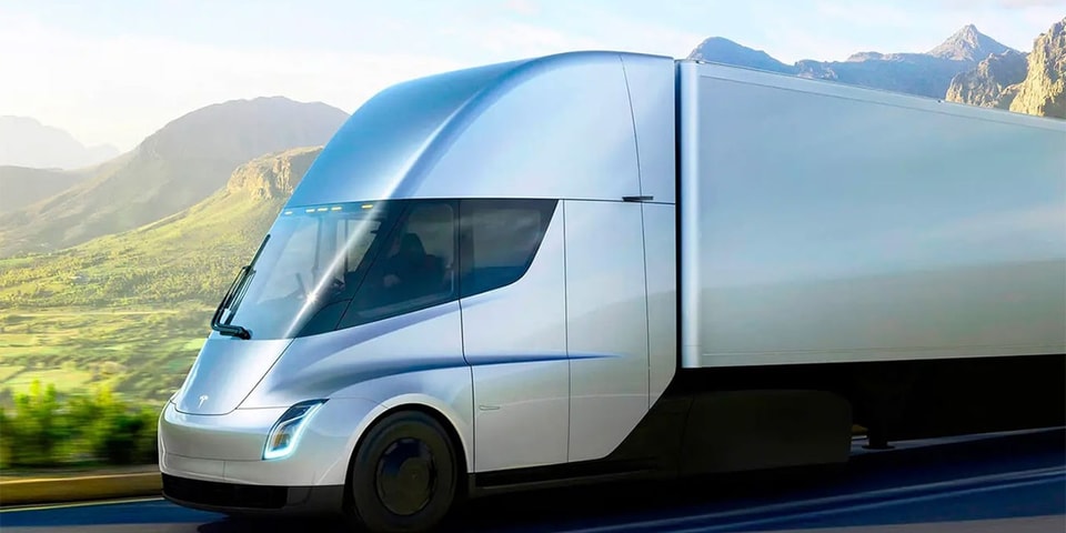 Elon Musk Berjanji Tesla Semi Truck akan Hadir Tahun Ini