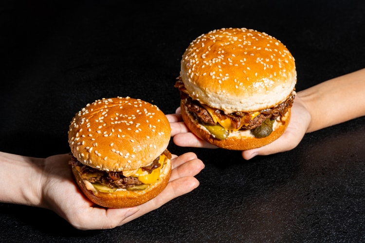 Lawless Burgerbar Rayakan 5 Year Anniversary lewat 'Junior Burgers'