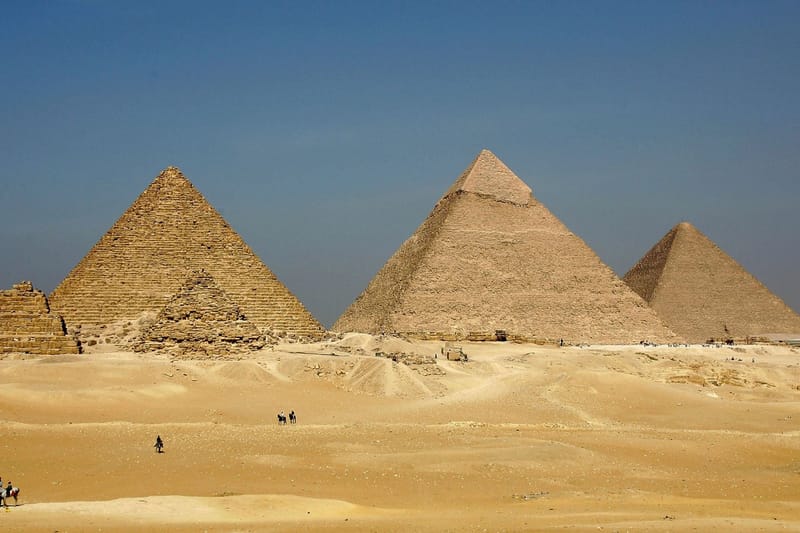 Persiapan Fashion Show Dior Men Pre-Fall Collection di Piramida Giza 