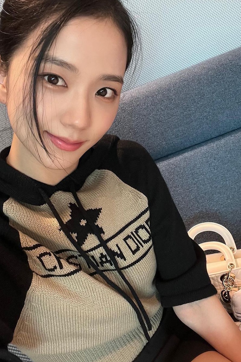 Tampilan Dior Fashion Airport dari Jisoo & Cha Eun Woo