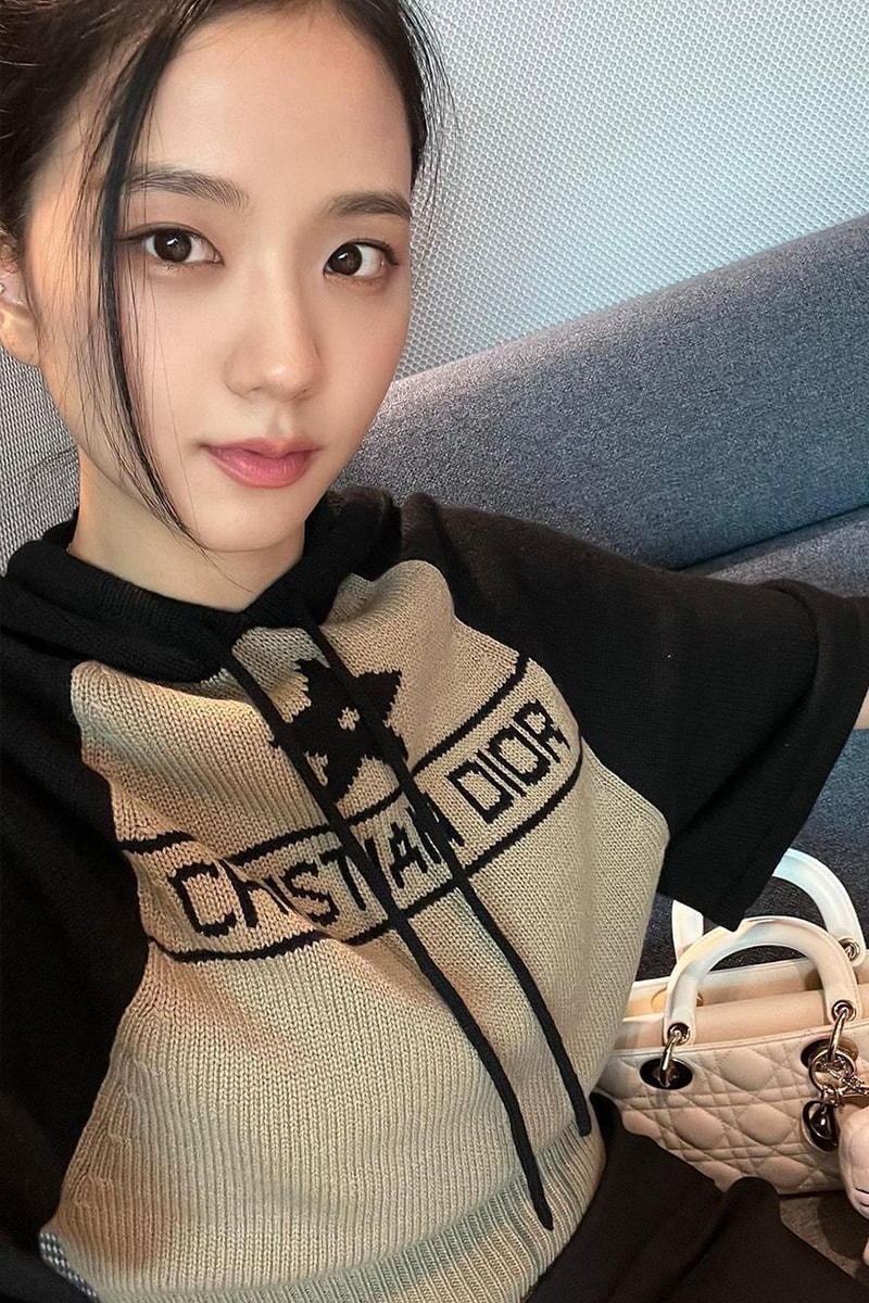 Tampilan Dior Fashion Airport dari Jisoo & Cha Eun Woo