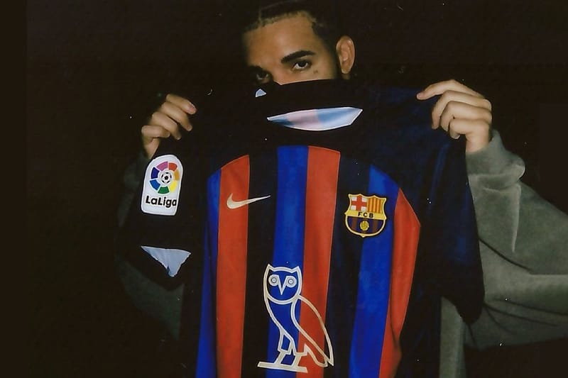 Drake Rayakan 50 Miliar Spotify Streams lewat Sponsor Home Kit Terbaru FC Barcelona