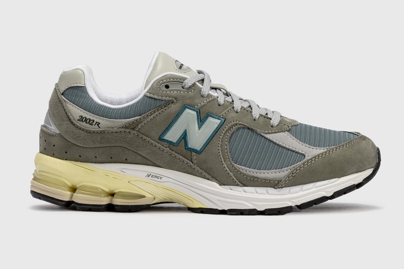 HBX Exclusive Giveaway New Balance 2002R "Mirage Grey" dan "White"