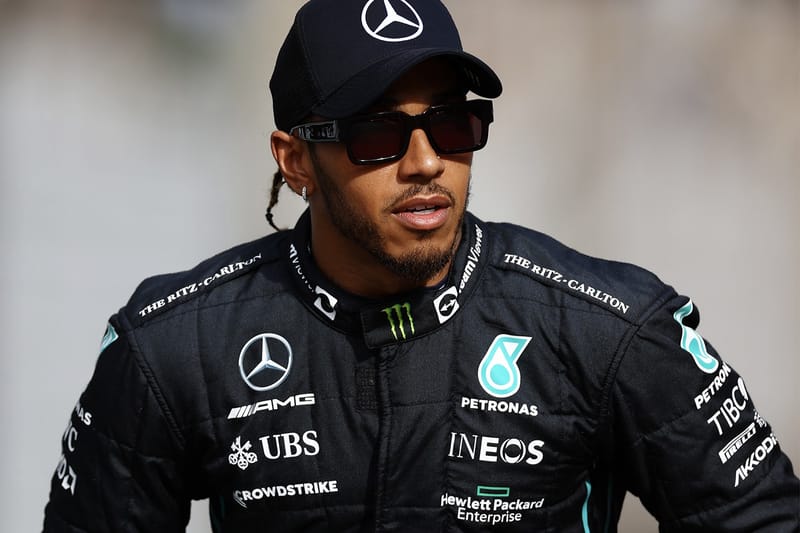 Aksi Lewis Hamilton Bareng Nissan GT-R Melibas Jalanan Tokyo