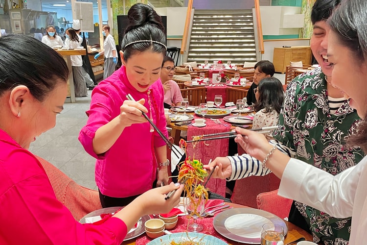 Plaza Indonesia Gelar “Savour the Flavour China Blossom” bareng Chef Yyonne Yuen