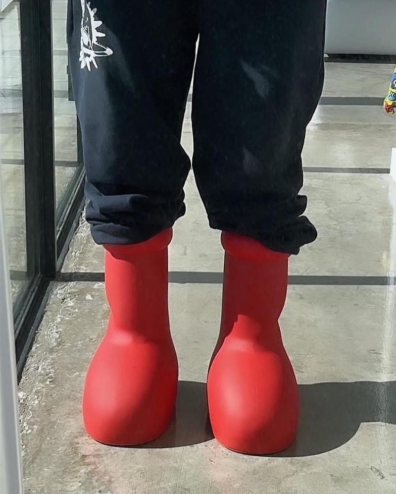 MSCHF Ciptakan Boots Merah Signature Astro Boy