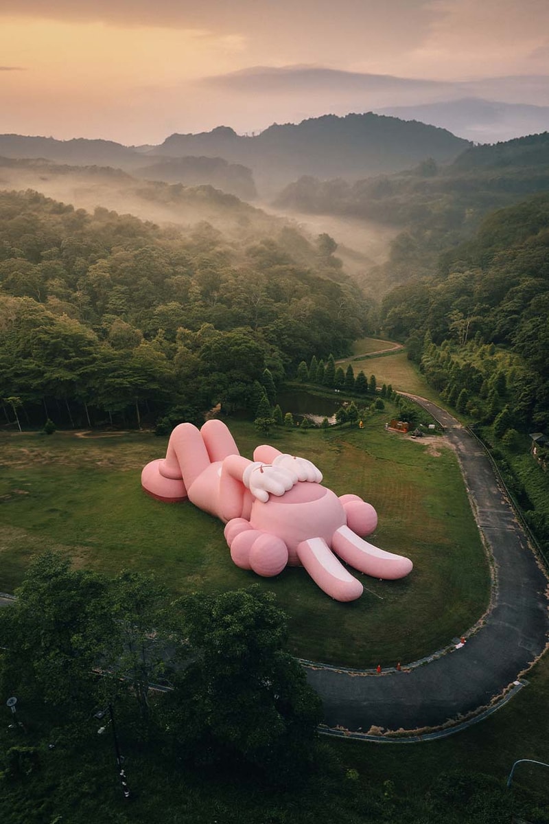 World Tour Vinyl Figure ‘KAWS:HOLIDAY' Hadir di Indonesia