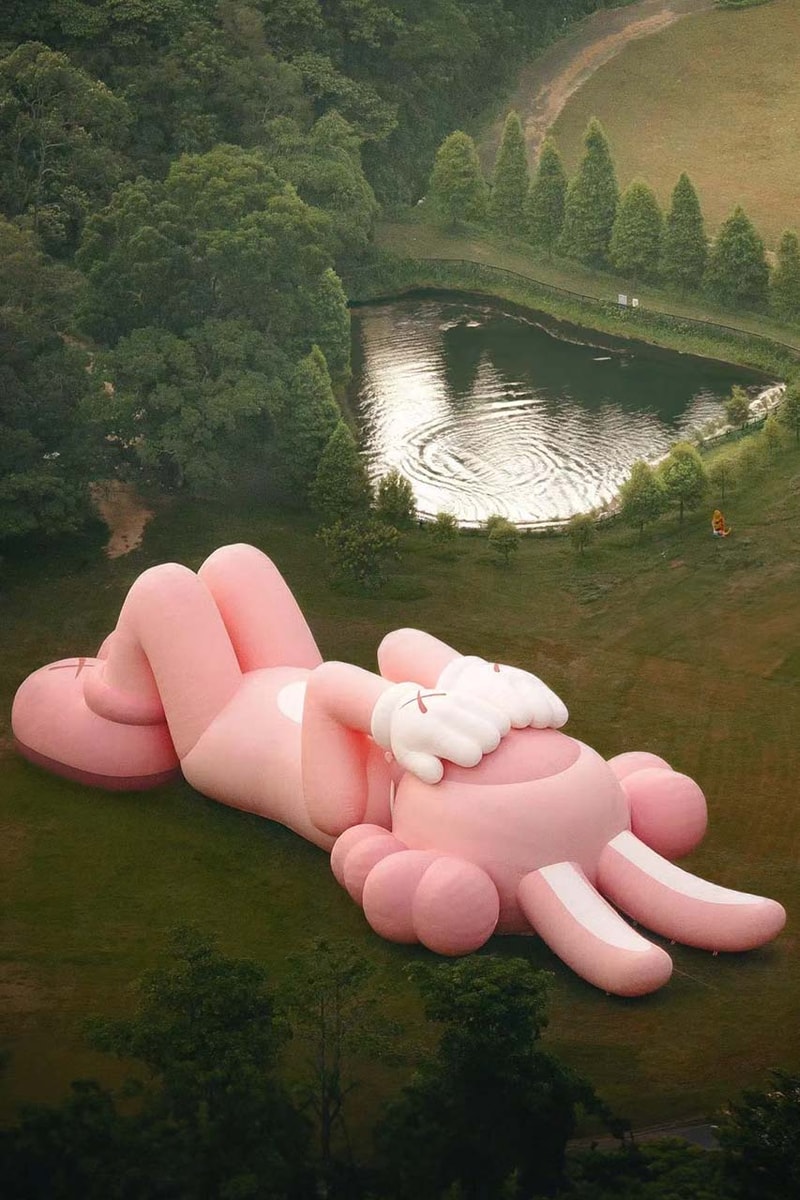 World Tour Vinyl Figure ‘KAWS:HOLIDAY' Hadir di Indonesia
