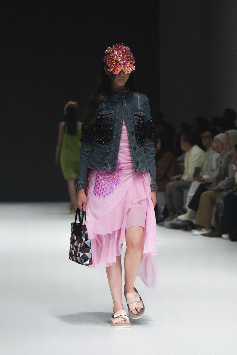 Hijack Sandals Team Up Bareng BYO Buat Runway di JFW Dewi Fashion Knights 2023