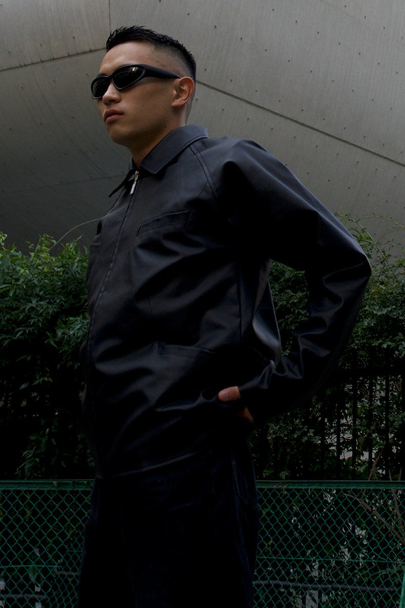 Room For Air Ngerilis Koleksi Oblique Leather Jacket